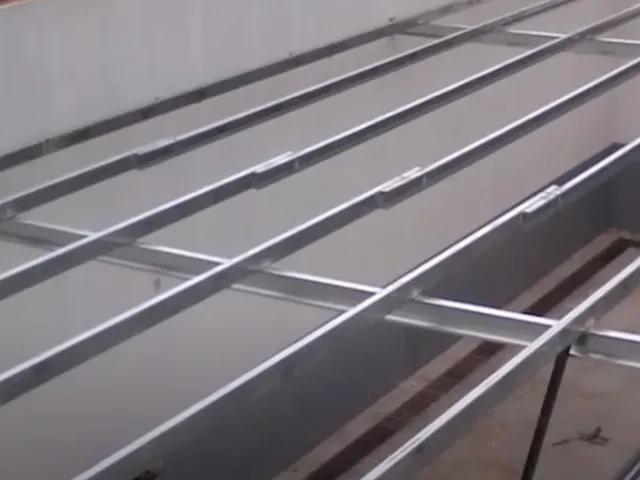 Montaje de cubierta interior con perfiles de acero galvanizado en C